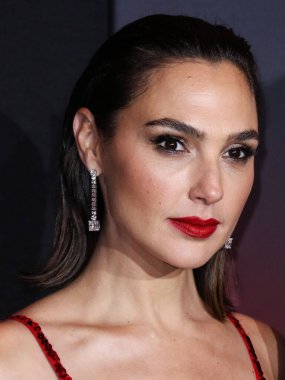 Disney, Rachel Zegler ve Gal Gadot tartışmalarının ortasında Pamuk Prenses 'in Hollywood galasını geride bıraktı. LOS ANGELES, CALIFORNIA, ABD - Kasım 04: İsrailli aktris ve model Gal Gadot bir Loewe elbisesi giyiyor     