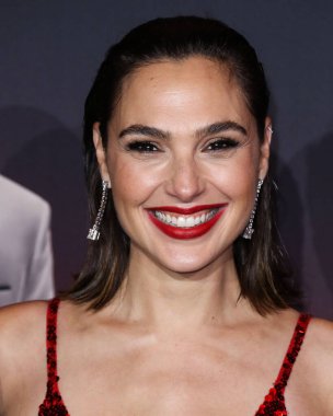 Disney, Rachel Zegler ve Gal Gadot tartışmalarının ortasında Pamuk Prenses 'in Hollywood galasını geride bıraktı. LOS ANGELES, CALIFORNIA, ABD - Kasım 04: İsrailli aktris ve model Gal Gadot bir Loewe elbisesi giyiyor     