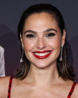 Disney, Rachel Zegler ve Gal Gadot tartışmalarının ortasında Pamuk Prenses 'in Hollywood galasını geride bıraktı. LOS ANGELES, CALIFORNIA, ABD - Kasım 04: İsrailli aktris ve model Gal Gadot bir Loewe elbisesi giyiyor     
