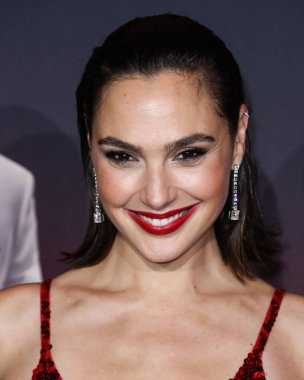 Disney, Rachel Zegler ve Gal Gadot tartışmalarının ortasında Pamuk Prenses 'in Hollywood galasını geride bıraktı. LOS ANGELES, CALIFORNIA, ABD - Kasım 04: İsrailli aktris ve model Gal Gadot bir Loewe elbisesi giyiyor     