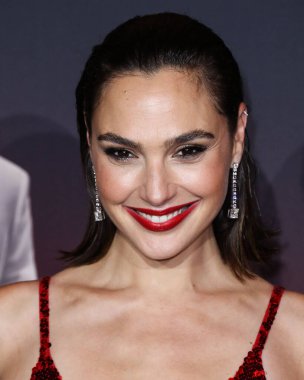 Disney, Rachel Zegler ve Gal Gadot tartışmalarının ortasında Pamuk Prenses 'in Hollywood galasını geride bıraktı. LOS ANGELES, CALIFORNIA, ABD - Kasım 04: İsrailli aktris ve model Gal Gadot bir Loewe elbisesi giyiyor     