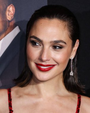 Disney, Rachel Zegler ve Gal Gadot tartışmalarının ortasında Pamuk Prenses 'in Hollywood galasını geride bıraktı. LOS ANGELES, CALIFORNIA, ABD - Kasım 04: İsrailli aktris ve model Gal Gadot bir Loewe elbisesi giyiyor     