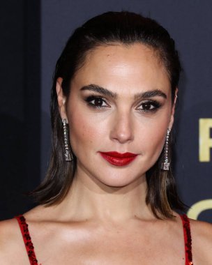 Disney, Rachel Zegler ve Gal Gadot tartışmalarının ortasında Pamuk Prenses 'in Hollywood galasını geride bıraktı. LOS ANGELES, CALIFORNIA, ABD - Kasım 04: İsrailli aktris ve model Gal Gadot bir Loewe elbisesi giyiyor     