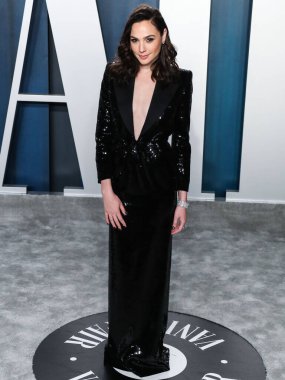 Disney, Rachel Zegler ve Gal Gadot tartışmalarının ortasında Pamuk Prenses 'in Hollywood galasını geride bıraktı. BEVERLY HILLS, LOS ANGELES, CALIFORNIA, ABD - 09 Şubat: İsrailli aktris ve model Gal Gadot Saint Laurent elbisesi, Aldo ayakkabıları