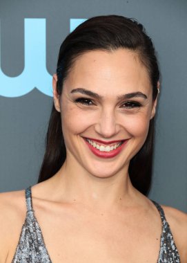 Disney, Rachel Zegler ve Gal Gadot tartışmalarının ortasında Pamuk Prenses 'in Hollywood galasını geride bıraktı. SANTA MONICA, LOS ANGELES, CALIFORNIA, ABD - 11 Ocak: İsrailli aktris ve model Gal Gadot Gianvito Rossi topuklu Prada bir elbise giyiyor 