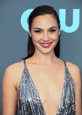 Disney, Rachel Zegler ve Gal Gadot tartışmalarının ortasında Pamuk Prenses 'in Hollywood galasını geride bıraktı. SANTA MONICA, LOS ANGELES, CALIFORNIA, ABD - 11 Ocak: İsrailli aktris ve model Gal Gadot Gianvito Rossi topuklu Prada bir elbise giyiyor 
