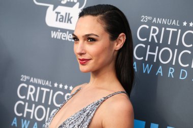 Disney, Rachel Zegler ve Gal Gadot tartışmalarının ortasında Pamuk Prenses 'in Hollywood galasını geride bıraktı. SANTA MONICA, LOS ANGELES, CALIFORNIA, ABD - 11 Ocak: İsrailli aktris ve model Gal Gadot Gianvito Rossi topuklu Prada bir elbise giyiyor 