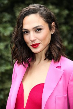 (Disney, Rachel Zegler ve Gal Gadot tartışmalarının ortasında Pamuk Prenses 'in Hollywood galasını geri çekiyor. PALM Yayları, CALIFORNIA, ABD - 3 Ocak: İsrailli aktris ve model Gal Gadot.