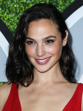 Disney, Rachel Zegler ve Gal Gadot tartışmalarının ortasında Pamuk Prenses 'in Hollywood galasını geride bıraktı. BATI HOLYWOOD, LOS ANGELES, CALIFORNIA, ABD - 07 Aralık: İsrailli aktris ve model Gal Gadot Hıristiyan Dior elbisesi giyiyor          