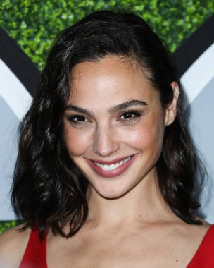 Disney, Rachel Zegler ve Gal Gadot tartışmalarının ortasında Pamuk Prenses 'in Hollywood galasını geride bıraktı. BATI HOLYWOOD, LOS ANGELES, CALIFORNIA, ABD - 07 Aralık: İsrailli aktris ve model Gal Gadot Hıristiyan Dior elbisesi giyiyor          