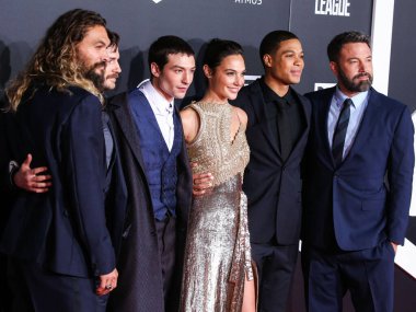 (Disney, Rachel Zegler ve Gal Gadot tartışmalarının ortasında Pamuk Prenses 'in Hollywood galasını geri çekiyor. HOLYWOOD, LOS ANGELES, CALIFORNIA, ABD - 13 Kasım: İsrailli aktris ve model Gal Gadot ve diğerleri.