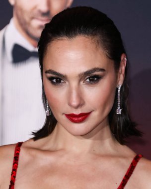 Disney, Rachel Zegler ve Gal Gadot tartışmalarının ortasında Pamuk Prenses 'in Hollywood galasını geride bıraktı. LOS ANGELES, CALIFORNIA, ABD - Kasım 03: Loewe elbisesi giyen İsrailli aktris ve model Gal Gadot Los Angeles Premiere 'e geldi 