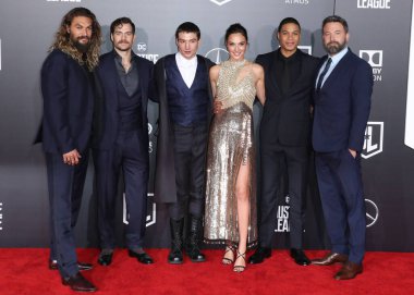 (Disney, Rachel Zegler ve Gal Gadot tartışmalarının ortasında Pamuk Prenses 'in Hollywood galasını geri çekiyor. HOLYWOOD, LOS ANGELES, CALIFORNIA, ABD - 13 Kasım: İsrailli aktris ve model Gal Gadot ve diğerleri.