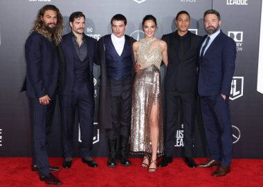 (Disney, Rachel Zegler ve Gal Gadot tartışmalarının ortasında Pamuk Prenses 'in Hollywood galasını geri çekiyor. HOLYWOOD, LOS ANGELES, CALIFORNIA, ABD - 13 Kasım: İsrailli aktris ve model Gal Gadot ve diğerleri.