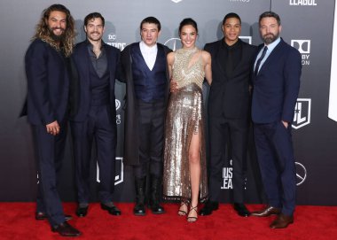 (Disney, Rachel Zegler ve Gal Gadot tartışmalarının ortasında Pamuk Prenses 'in Hollywood galasını geri çekiyor. HOLYWOOD, LOS ANGELES, CALIFORNIA, ABD - 13 Kasım: İsrailli aktris ve model Gal Gadot ve diğerleri.