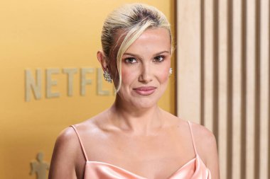 Netflix 'in şimdiye kadarki en pahalı filmi' The Electric State '320 milyon dolara mal oldu, bugün 14 Mart 2025' te gösterime girdi. Millie Bobby Brown Michelle 'i oynuyor. LOS ANGELES, CALIFORNIA, ABD - 23 Şubat: İngiliz aktris Millie Bobby BrownVui
