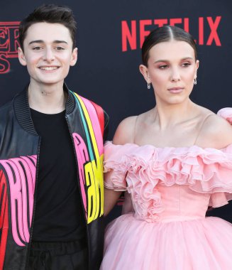 Netflix 'in şimdiye kadarki en pahalı filmi' The Electric State '320 milyon dolara mal oldu, bugün 14 Mart 2025' te gösterime girdi. Millie Bobby Brown Michelle 'i oynuyor. Santa Monica, LOS ANGELES, CALIFORNIA, ABD - 28 Haziran: Bobby Brown ve diğerleri.