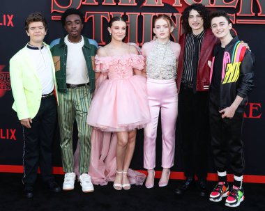 Netflix 'in şimdiye kadarki en pahalı filmi' The Electric State '320 milyon dolara mal oldu, bugün 14 Mart 2025' te gösterime girdi. Millie Bobby Brown Michelle 'i oynuyor. Santa Monica, LOS ANGELES, CALIFORNIA, ABD - 28 Haziran: Bobby Brown ve diğerleri.