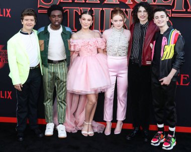 Netflix 'in şimdiye kadarki en pahalı filmi' The Electric State '320 milyon dolara mal oldu, bugün 14 Mart 2025' te gösterime girdi. Millie Bobby Brown Michelle 'i oynuyor. Santa Monica, LOS ANGELES, CALIFORNIA, ABD - 28 Haziran: Bobby Brown ve diğerleri.