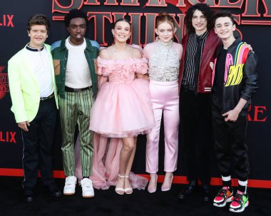 Netflix 'in şimdiye kadarki en pahalı filmi' The Electric State '320 milyon dolara mal oldu, bugün 14 Mart 2025' te gösterime girdi. Millie Bobby Brown Michelle 'i oynuyor. Santa Monica, LOS ANGELES, CALIFORNIA, ABD - 28 Haziran: Bobby Brown ve diğerleri.