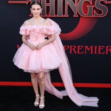 Netflix 'in şimdiye kadarki en pahalı filmi' The Electric State '320 milyon dolara mal oldu, bugün 14 Mart 2025' te gösterime girdi. Millie Bobby Brown Michelle 'i oynuyor. Santa Monica, LOS ANGELES, CALIFORNIA, ABD - 28 Haziran: İngiliz aktris Millie Bobby Brown.