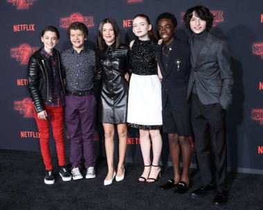 Netflix 'in şimdiye kadarki en pahalı filmi' The Electric State '320 milyon dolara mal oldu, bugün 14 Mart 2025' te gösterime girdi. Millie Bobby Brown Michelle 'i oynuyor. Westwood, LOS ANGELES, CALIFORNIA, ABD - 26 Ekim: Bobby Brown diğerleriyle birlikte.