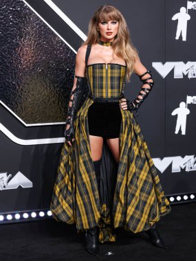 Pazarlama firmasına göre Taylor Swift, NFL 'e bir milyar dolarlık reklam getirdi. Elmont, New York, ABD - 11 Eylül: Amerikalı şarkıcı-söz yazarı ve kültürel ikon Taylor Swift 'in Dior giydiği 2024 MTV Video Müzik Ödülleri' ne geldi.