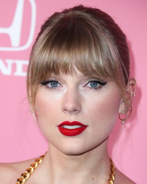 Pazarlama firmasına göre Taylor Swift, NFL 'e bir milyar dolarlık reklam getirdi. HOLYWOOD, LOS ANGELES, CALIFORNIA, ABD - 12 Aralık: Amerikalı şarkıcı-söz yazarı ve kültürel ikon Taylor Swift        