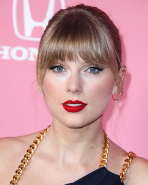 Pazarlama firmasına göre Taylor Swift, NFL 'e bir milyar dolarlık reklam getirdi. HOLYWOOD, LOS ANGELES, CALIFORNIA, ABD - 12 Aralık: Amerikalı şarkıcı-söz yazarı ve kültürel ikon Taylor Swift        