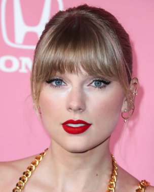 Pazarlama firmasına göre Taylor Swift, NFL 'e bir milyar dolarlık reklam getirdi. HOLYWOOD, LOS ANGELES, CALIFORNIA, ABD - 12 Aralık: Amerikalı şarkıcı-söz yazarı ve kültürel ikon Taylor Swift        