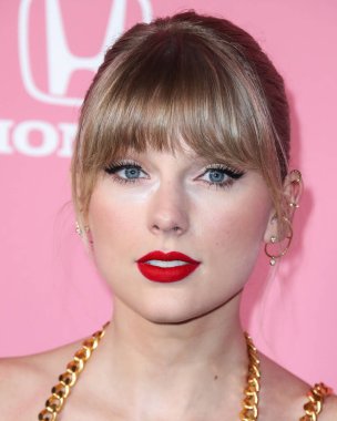 Pazarlama firmasına göre Taylor Swift, NFL 'e bir milyar dolarlık reklam getirdi. HOLYWOOD, LOS ANGELES, CALIFORNIA, ABD - 12 Aralık: Amerikalı şarkıcı-söz yazarı ve kültürel ikon Taylor Swift        