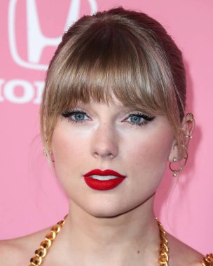 Pazarlama firmasına göre Taylor Swift, NFL 'e bir milyar dolarlık reklam getirdi. HOLYWOOD, LOS ANGELES, CALIFORNIA, ABD - 12 Aralık: Amerikalı şarkıcı-söz yazarı ve kültürel ikon Taylor Swift        