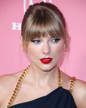 Pazarlama firmasına göre Taylor Swift, NFL 'e bir milyar dolarlık reklam getirdi. HOLYWOOD, LOS ANGELES, CALIFORNIA, ABD - 12 Aralık: Amerikalı şarkıcı-söz yazarı ve kültürel ikon Taylor Swift        