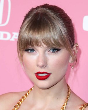 Pazarlama firmasına göre Taylor Swift, NFL 'e bir milyar dolarlık reklam getirdi. HOLYWOOD, LOS ANGELES, CALIFORNIA, ABD - 12 Aralık: Amerikalı şarkıcı-söz yazarı ve kültürel ikon Taylor Swift        