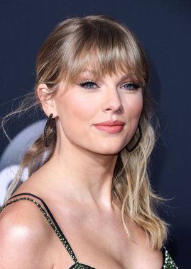 Pazarlama firmasına göre Taylor Swift, NFL 'e bir milyar dolarlık reklam getirdi. LOS ANGELES, CALIFORNIA, ABD - 24 Kasım: Amerikalı şarkıcı-söz yazarı ve kültürel ikon Taylor Swift     