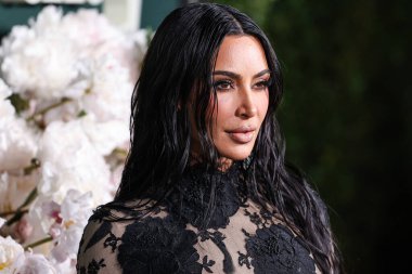 Balenciaga FW23 RTW giyen Kim Kardashian, 11 Kasım 2023 tarihinde Batı Hollywood, Los Angeles, Kaliforniya, ABD 'de gerçekleştirilen Pasifik Tasarım Merkezi' nde Paul Mitchell tarafından sunulan 2023 Bebek Galası 'na ulaştı..