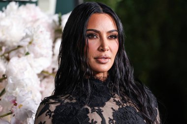 Balenciaga FW23 RTW giyen Kim Kardashian, 11 Kasım 2023 tarihinde Batı Hollywood, Los Angeles, Kaliforniya, ABD 'de gerçekleştirilen Pasifik Tasarım Merkezi' nde Paul Mitchell tarafından sunulan 2023 Bebek Galası 'na ulaştı..