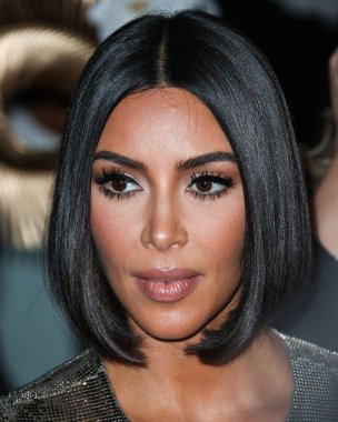 Kim Kardashian, bir Tesla Cybertruck ve Optimus robotuyla fotoğraf çekimi yapıyor. MANHATTAN, New York City, New York, ABD - 10 Eylül: Amerikalı girişimci, sosyal medya uzmanı ve realite TV yıldızı Kim Kardashian West      