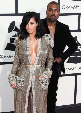 Kim Kardashian, bir Tesla Cybertruck ve Optimus robotuyla fotoğraf çekimi yapıyor. LOS ANGELES, CALIFORNIA, ABD - Şubat 08: Amerikalı girişimci, sosyal medya sözcüsü, ve reality TV yıldızı Kim Kardashian West ve eşi Kanye West.