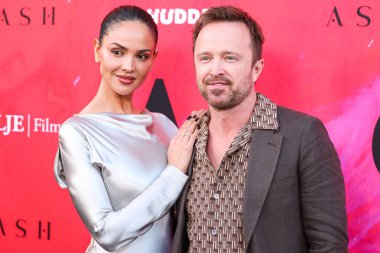 Eiza Gonzlez (Eiza Gonzalez) ve Aaron Paul, 17 Mart 2025 'te Los Angeles, Kaliforniya, ABD' de bulunan Vista Tiyatrosu 'nda düzenlenen RLJE Filmcilik ve Shudder' Ash 'in Los Angeles galasına geldiler..
