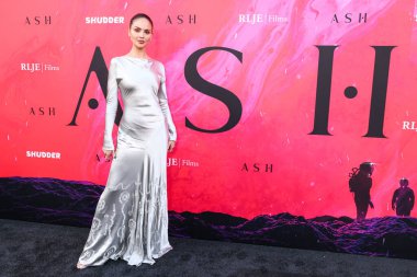 Alberta Ferretti elbisesi giyen Meksikalı aktris ve şarkıcı Eiza Gonzlez (Eiza Gonzalez), 17 Mart 2025 'te Los Angeles' taki Vista Tiyatrosu 'nda düzenlenen RLJE Filmcilik ve Shudder' Ash 'in Los Angeles galasına gelir.       
