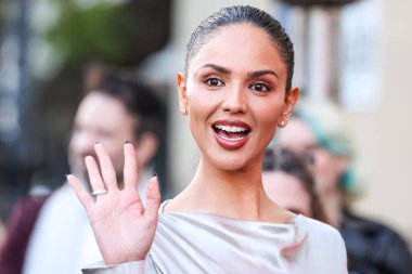 Alberta Ferretti elbisesi giyen Meksikalı aktris ve şarkıcı Eiza Gonzlez (Eiza Gonzalez), 17 Mart 2025 'te Los Angeles' taki Vista Tiyatrosu 'nda düzenlenen RLJE Filmcilik ve Shudder' Ash 'in Los Angeles galasına gelir.       
