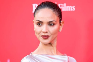 Alberta Ferretti elbisesi giyen Meksikalı aktris ve şarkıcı Eiza Gonzlez (Eiza Gonzalez), 17 Mart 2025 'te Los Angeles' taki Vista Tiyatrosu 'nda düzenlenen RLJE Filmcilik ve Shudder' Ash 'in Los Angeles galasına gelir.       