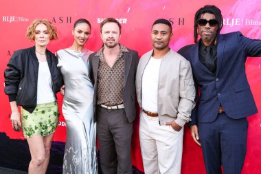 Kate Elliott, Eiza Gonzlez, Aaron Paul, Beulah Koale ve Uçan Lotus, 17 Mart 2025 'te Los Angeles, Kaliforniya, ABD' deki Vista Tiyatrosu 'nda düzenlenen RLJE Filmcilik ve Shudder' Ash 'in Los Angeles galasına geldiler..