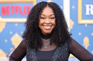 Amerikalı televizyon yapımcısı, senarist, yönetmen ve yazar Shonda Rhimes, 19 Mart 2025 'te Hollywood, Los Angeles' ta düzenlenen Netflix 'in 1.