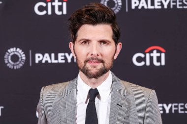Amerikalı aktör Adam Scott 2025 PaleyFest LA 'e (42. Geleneksel William S. Paley Televizyon Festivali) - Apple TV +' s 'Severance' Sezon 2, 21 Mart 2025 'te Hollywood, Los Angeles, Kaliforniya, ABD' de Dolby Tiyatrosu 'nda gerçekleştirildi.. 