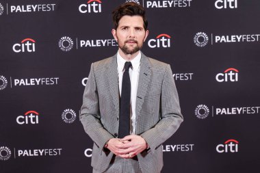 Amerikalı aktör Adam Scott 2025 PaleyFest LA 'e (42. Geleneksel William S. Paley Televizyon Festivali) - Apple TV +' s 'Severance' Sezon 2, 21 Mart 2025 'te Hollywood, Los Angeles, Kaliforniya, ABD' de Dolby Tiyatrosu 'nda gerçekleştirildi.. 