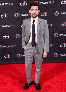 Amerikalı aktör Adam Scott 2025 PaleyFest LA 'e (42. Geleneksel William S. Paley Televizyon Festivali) - Apple TV +' s 'Severance' Sezon 2, 21 Mart 2025 'te Hollywood, Los Angeles, Kaliforniya, ABD' de Dolby Tiyatrosu 'nda gerçekleştirildi.. 
