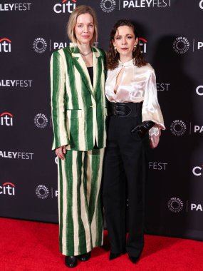 Marie Ronn ve eşi Jen Tullock 2025 PaleyFest LA (42. William S. Paley Televizyon Festivali) - Apple TV + 'İşten Çıkarma' Sezon 2, 21 Mart 2025 'te Hollywood, Los Angeles, Kaliforniya, ABD' de Dolby Tiyatrosu 'nda gerçekleştirildi..