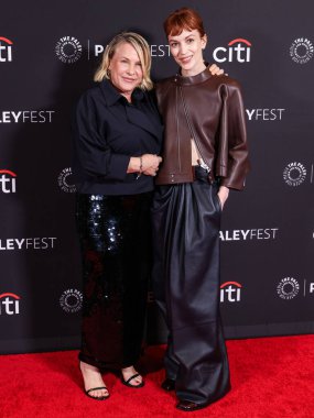Patricia Arquette ve Britt Lower 2025 PaleyFest LA 'e (42. Geleneksel William S. Paley Televizyon Festivali) geldiler - Apple TV +' İşten Çıkarma 'Sezon 2, 21 Mart 2025' te Hollywood, Los Angeles, Kaliforniya, ABD 'de Dolby Tiyatrosu' nda gerçekleştirildi.. 
